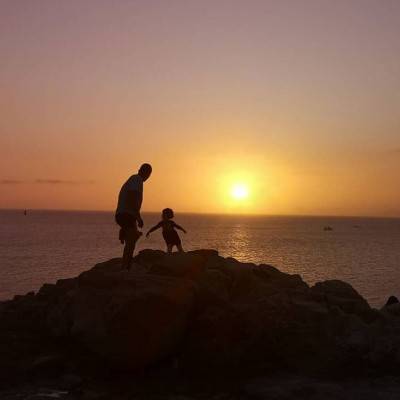 Οι απίθανοι νέοι κολλητοί της σόουμπιζ κάνουν οικογενειακές διακοπές μαζί