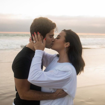 Η Demi Lovato παντρεύεται τον Max Ehrich και τα post τους είναι όλο μέλια
