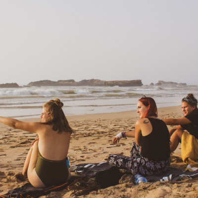 Η playlist που θα φτιάξεις για να είσαι η ψυχή της παρέας και στις παραλίες