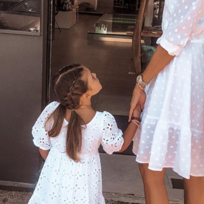 Mini me: Ελληνίδα μαμά και κόρη ποζάρουν μαζί μετά από καιρό