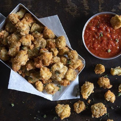 Άκης Πετρετζίκης: Μπουκίτσες μελιτζάνας