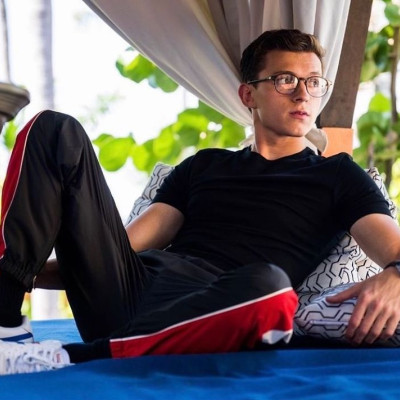 O Tom Holland είναι Instagram official με το νέο του κορίτσι!