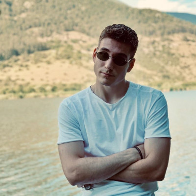 Γιώργος Κακοσαίος: Το νέο σου crush έβγαλε νέο single και θα κολλήσεις