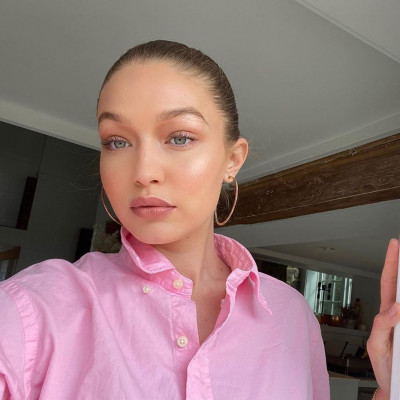 Gigi Hadid: Ποζάρει με τον μπαμπά του μωρού της στην πιο όμορφη φωτό