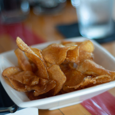 Θα δεις σειρά και δεν έχεις σνακ; Φτιάξε τα καλύτερα πατατάκια φούρνου