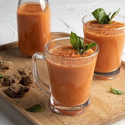 Νιώθεις gourmet σήμερα; Ο Άκης Πετρετζίκης φτιάχνει Gazpacho