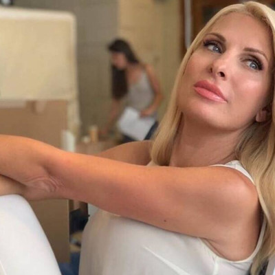 Έτοιμη για την επόμενη τηλεοπτική της εμφάνιση η Ελένη Μενεγάκη (photos)