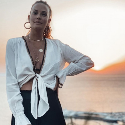 Κάνουμε pause γιατί η Σίσσυ Χρηστίδου έχει και γραμμωμένους κοιλιακούς