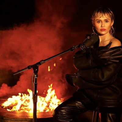 Αυτή είναι η έκπληξη από την Miley Cyrus που δεν περιμέναμε με τίποτα