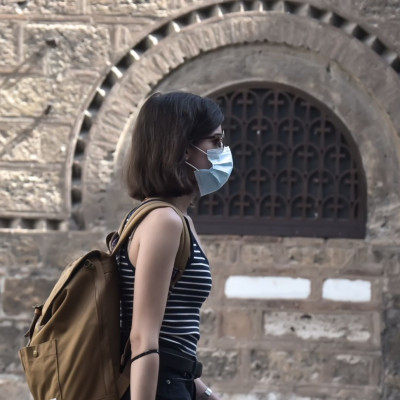 Κορονοϊός: Τέλος οι λιτανείες, τα πανηγύρια και οι όρθιοι στα μπαρ έως 31 Αυγούστου