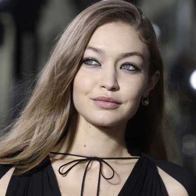 Έχεις δει την Gigi Hadid μελαχρινή και με κοντά μαλλιά;