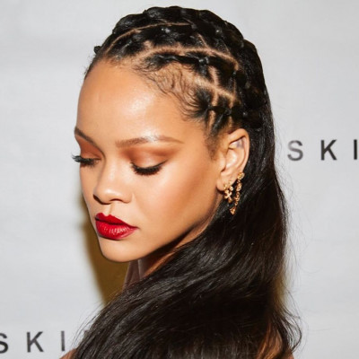 Η νέα σειρά προϊόντων ομορφιάς της Rihanna ανατρέπει όλα τα δεδομένα