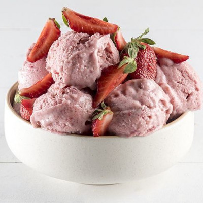 Άκης Πετρετζίκης: Light παγωτό με τρία υλικά!