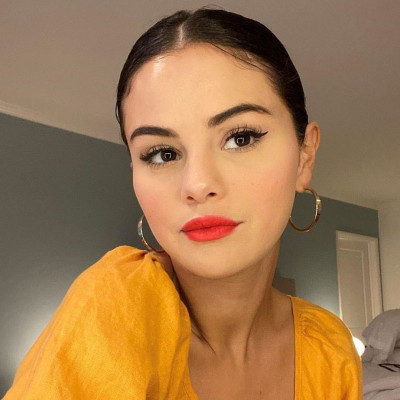 Η Selena Gomez φόρεσε το τοπ που όλες θα θέλαμε να έχουμε