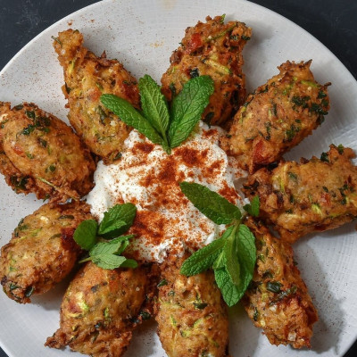 Σήμερα δοκίμασε ντοματοκεφτέδες από τον Άκη Πετρετζίκη