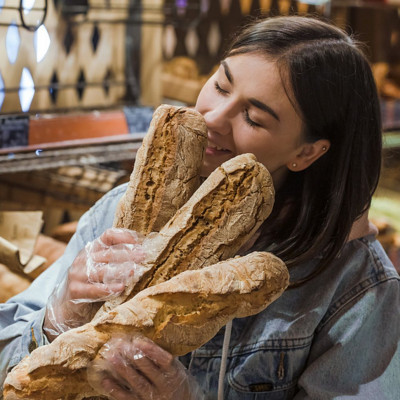 Επτά υγιεινές συνταγές για σπιτικό ψωμί με λίγες θερμίδες (vid)