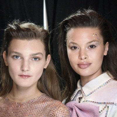 Αυτό είναι το πιο εύκολο tip για να αποκτήσουν όγκο τα μαλλιά σου (video)