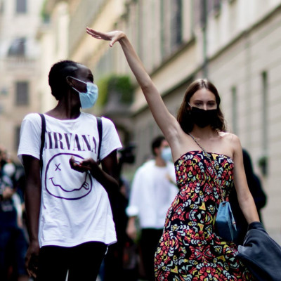 Έχεις ήδη ακμή; έχουμε 10 tips για να προστατεύσεις την επιδερμίδα σου από τη μάσκα