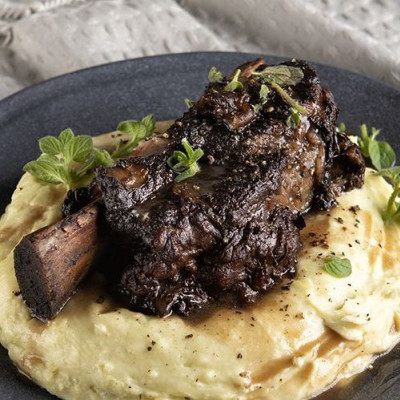 Μοσχαρίσια ribs με λαχανικά στη χύτρα ταχύτητας από τον Άκη Πετρετζίκη