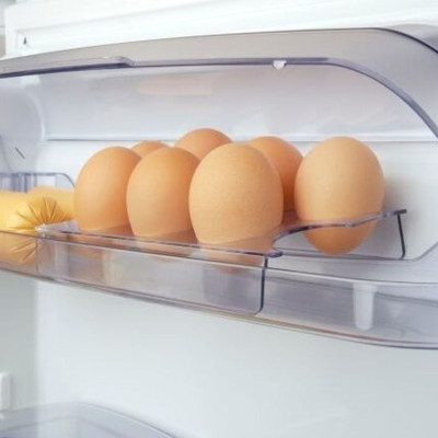 Βάζεις τα αυγά στην πόρτα του ψυγείου; Γιατί πρέπει να σταματήσεις να το κάνεις