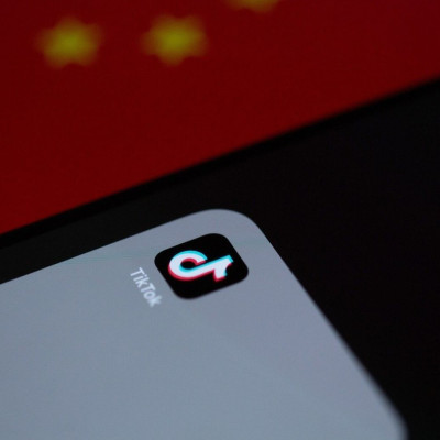 Ανατριχιαστική «μόδα» στο Tik Tok: Παριστάνουν τα θύματα του Ολοκαυτώματος (pics)