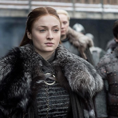 Η Sophie Turner μόλις απέκτησε τον θρόνο της Sansa Stark (photo)