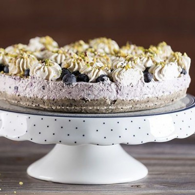 Γλυκό ψυγείου με μύρτιλα από τον Άκη Πετρετζίκη