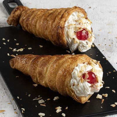 Κορνέ με πατισερί