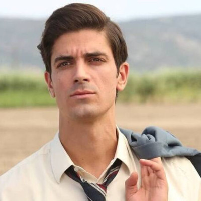 Άγριες Μέλισσες: Ο Λάμπρος πήγε στο πατρικό του και ζηλέψαμε το μπαλκόνι του!