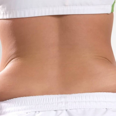 Η άσκηση των τριών λεπτών που θα σε κάνει να χάσεις τα «ψωμάκια» (vid)