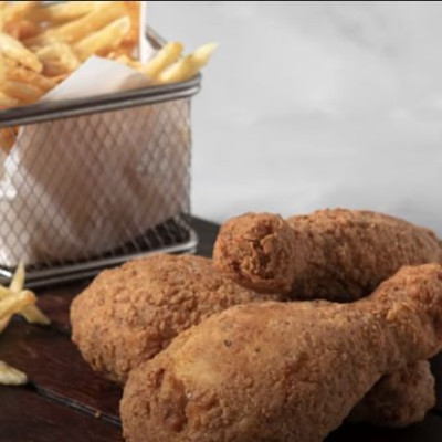 Κοτόπουλο μπούτι πανέ από τον Άκη Πετρετζίκη