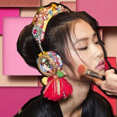 Κωδικός ρουζ: Πώς θα το φορέσεις σωστά και tips για να διαλέξεις τη δική σου απόχρωση