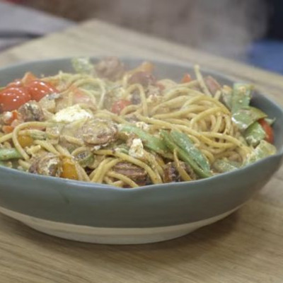 Άκης Πετρετζίκης: Χωριάτικη μακαρονάδα με φασολάκια