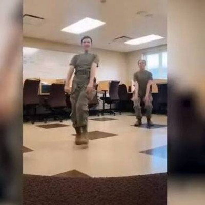 Χαμός με το χορό γυναικών στρατιωτικών στο Tik Tok (video)
