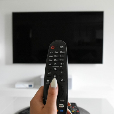 Αυτό είναι το κατάλληλο ύψος κι η ιδανική απόσταση για την τηλεόραση (pics)