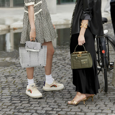Eπτά ζευγάρια sneakers για να συνεχίσεις να είσαι άνετη & στυλάτη όταν βγάλεις τα σανδάλια