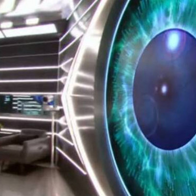 Big Brother: Συνεχίζονται τα προκλητικά πλάνα – Το πρώτο φλερτ στο παιχνίδι (photos)