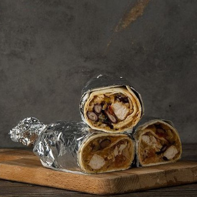 Τορτίγιες με κοτόπουλο από τον Άκη Πετρετζίκη