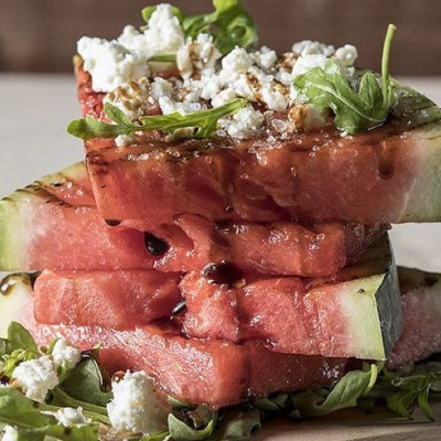 Άκης Πετρετζίκης: Καρπούζι με φέτα