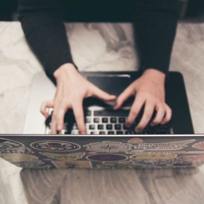 Έτσι θα κρατήσεις ζωντανή τη φιλία σου ακόμη κι από απόσταση