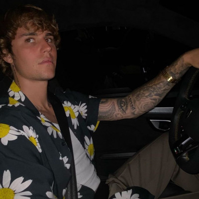 Το νέο τατουάζ του Justin Bieber είναι διαφορετικό από τα προηγούμενα