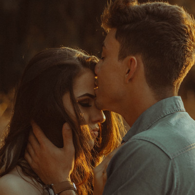 Τα 3 καταστροφικά λάθη που κάνεις όταν φιλάς το crush σου