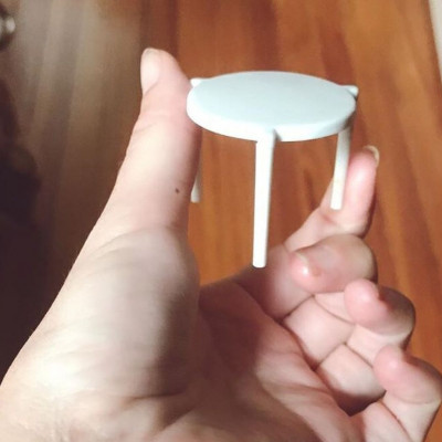 Έτσι θα εκμεταλλευτείτε το… τραπεζάκι της πίτσας βάζοντας το κινητό (video)