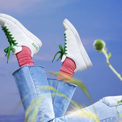 Τα adidas Originals επαναδημιουργούν τα iconic sneakers τους και πολεμούν έτσι την πλαστική μόλυνση