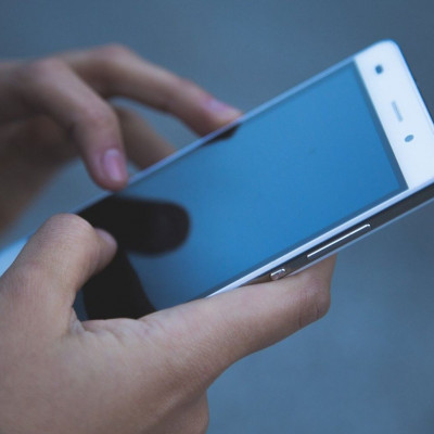 Βρήκε το κινητό του στην ζούγκλα - Δεν πίστευε τον «κλέφτη» (video)