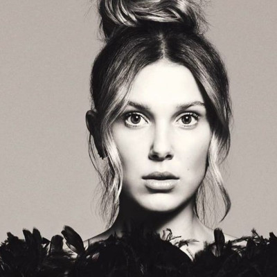Millie Bobby Brown: Αντέγραψε το πιο iconic look από αγαπημένη σου σειρά