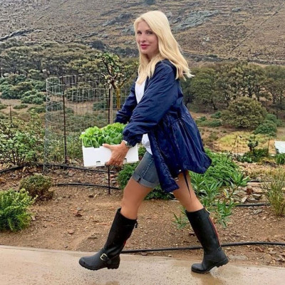 Ελένη Μενεγάκη: Όπως δεν την έχετε ξαναδεί - Με φόρμα και αγουροξυπνημένη