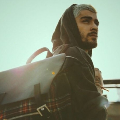 Το νέο βιντεοκλιπ του Zayn Malik είναι ό,τι πιο hot θα δεις σήμερα