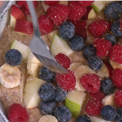 Porridge:Το πιο νόστιμο πρωινό από τον Άκη Πετρετζίκη