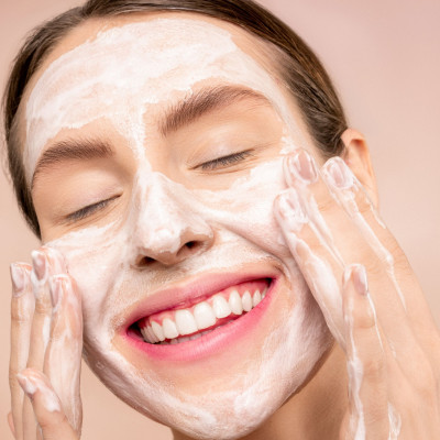 Μήπως κάνεις κι εσύ αυτά τα τέσσερα λάθη στον καθαρισμό του προσώπου σου;